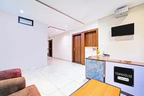 Townhouse LIG Main Road Indore - Lobby
