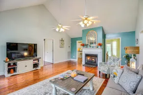 Charming Trenton Home w/ Mtn Views & Patio! - Interiör