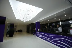 Holiday & Business Hotel - Em frente ao Centro de Eventos e Arena Conda - Reception