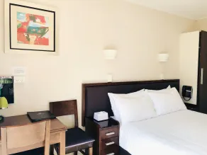 Tudor Court Motor Lodge - Chambre