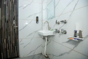 Shri Radhe Radhe Paying Guest House - Bathroom