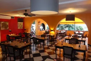 Tropical Hotel - Restaurant