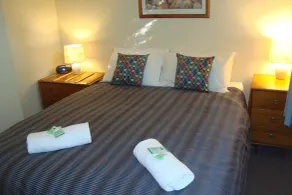 Elm Lodge Bright - Room