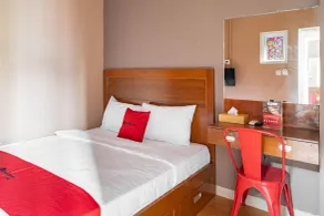 RedDoorz Hostel near LTC Glodok - Værelse