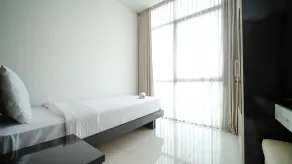 Spacious 3Br Apartment Connected To Cito Mall At Aryaduta Residence Surabaya - Room