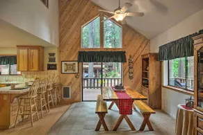 Game Room & Deck: Pet-friendly Camp Connell Cabin - Interiör