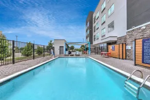 Tru by Hilton The Colony Dallas - Piscine