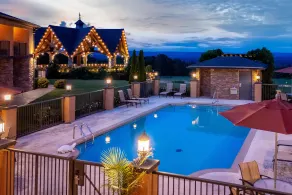 Aiden by Best Western Warm Springs Hotel and Event Center - Pool