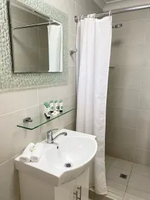 Tallarook Motor Inn - Bathroom
