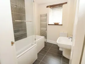 Katie's Cottage - Bathroom