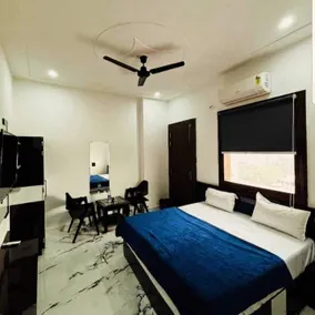 Hotel The Amaresh - Chambre