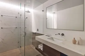 Rydges Perth Kings Square - Bathroom