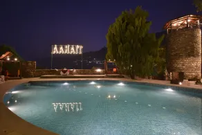 Tiaraa Monolith Lake Resort - Pool