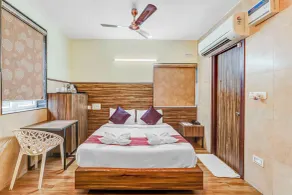 Season 4 Residences - Nungambakkam Near US consulate, Apollo Hospital, Shankar Nethralaya - Room