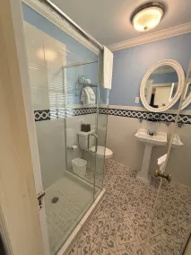 Princess Anne Hotel, SureStay Collection by Best Western - Badezimmer