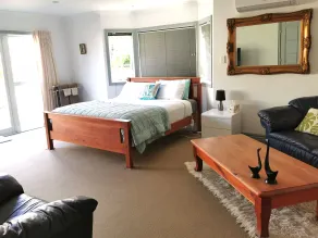 Lush & Co Auckland Bed & Breakfast - Zimmer