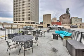Heart of Dtwn Omaha: Historical Apt w/ Perks - Interior