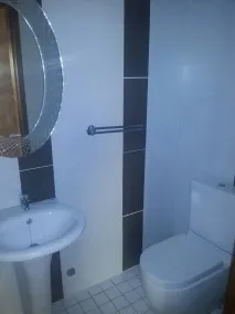 Queen's Residence - Bathroom sink