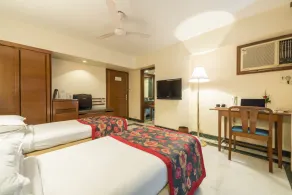 Hotel Parle International - Room