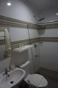 Palau Hotel - Bathroom