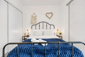 Sleek studio near Eaton Centre in central downtown - Room