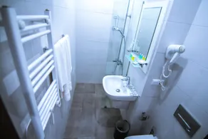 Sky Inn Batumi - Bathroom