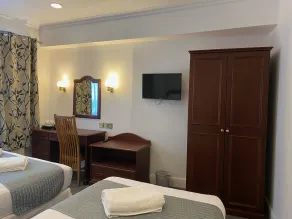 The George Hotel - Room