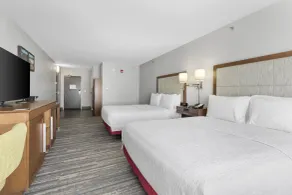 Hampton Inn Salem, VA - Room