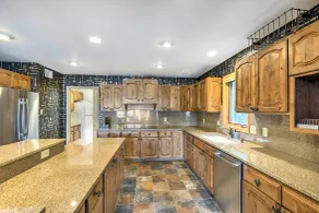 Swim, Hike, Relax: Lakefront Hayward Home w/ Deck! - Innenbereich