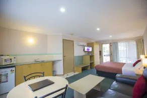 Rose Garden Motel - Room
