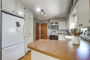 Walk to Park: Waterloo Home w/ Furnished Deck - Interiör