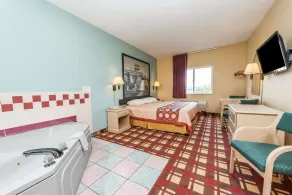 Super 8 by Wyndham Martinsville - Room