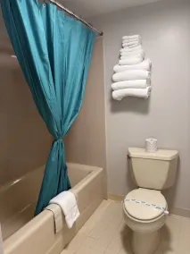 The Northeastland Hotel - Bathroom