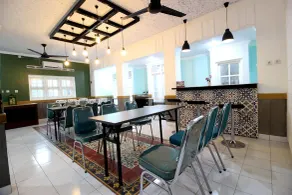 RedDoorz Plus Syariah near Lempuyangan Station 3 - Restaurante