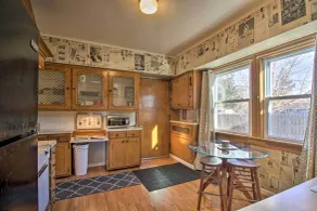 Cozy Appleton Getaway w/ Screened-in Porch + Yard! - Interiør