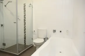 Centrepoint Apartments Griffith - Bathroom