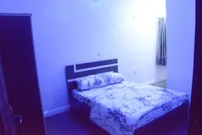Luxurious 3-Bedroom Apartment in Alimosho, Lagos - Værelse