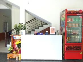 Rabbit Motel - Lobby