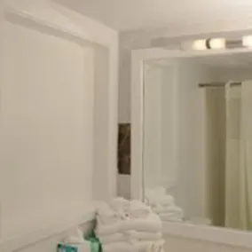 Southern Breeze Ocean Front Hotel - Bathroom