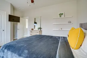 Luxe Surprise Home: Pool, Putting Green & Hot Tub! - Zimmer
