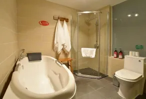 Wenjun Courtyard Hotel Chengdu ,English-Speaking , Pick-up Service ,Laundry Service , Local Tours - Bathroom