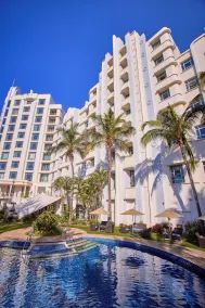 Suncoast Hotel & Towers - Pool