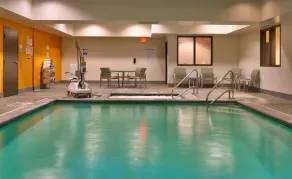Holiday Inn Express & Suites Overland Park by IHG - Piscina
