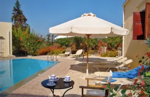 Crete holiday rental small village close to beaches -sharing a large pool - Basseng