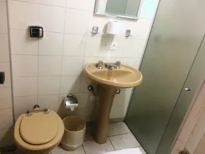 Inter Plaza Hotel - Bathroom