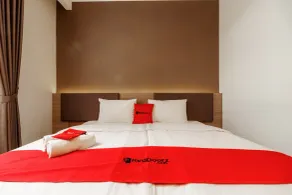 RedDoorz Plus near Lippo Mall Kemang 2 - Room