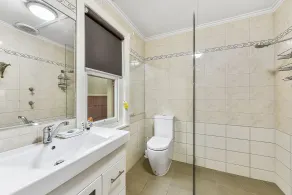 Wyatt Guest House - Bathroom