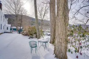 Hike, Fish & Ski: Riverside Barn Loft in Lee - Innvendig