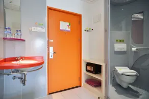 POP! Hotel Kemang Jakarta - Bathroom
