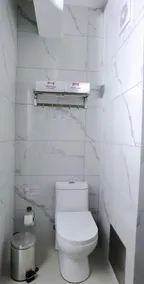 MIRAFLORES CITY HOTEL - Bathroom